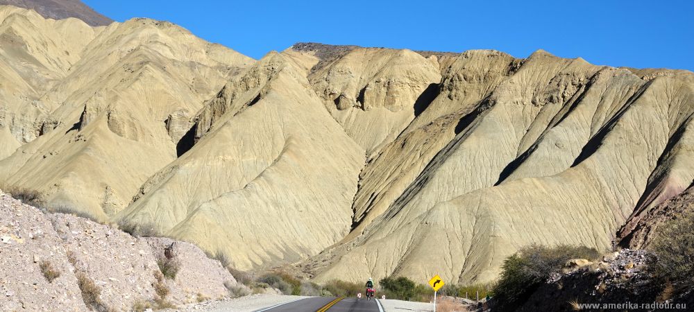 Purmamarca y Cuesta de Lipán en bicicleta.
  