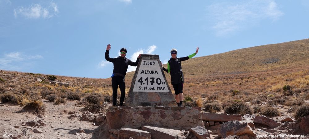 En bicicleta desde Purmamarca hasta los Andes argentinos pasando por Cueasta de Lipán y Salinas Grandes.
   