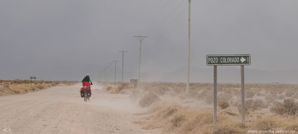 Mit dem Fahrrad von  Purmamarca über den Cuesta de Lipán in die argentinischen Anden.   