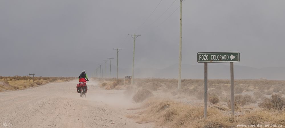 En bicicleta desde Purmamarca hasta los Andes argentinos pasando por Cueasta de Lipán y Salinas Grandes.
   