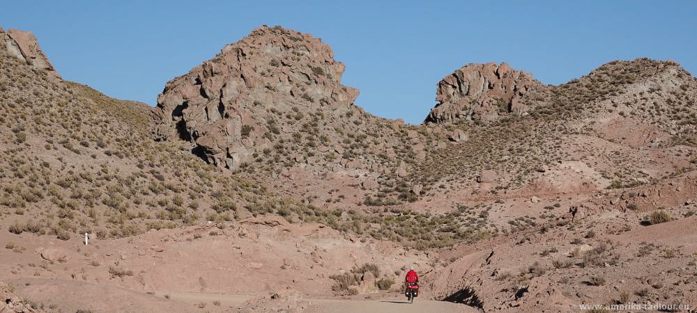 Pedaleando por la parte norte de la Ruta 40 de Argentina desde Susques vía Huáncar hasta Pastos Chicos.  