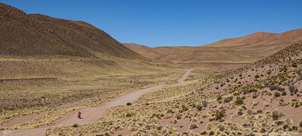 Mit dem Fahrrad auf der Ruta 40 durch Argentiniens Puna.  