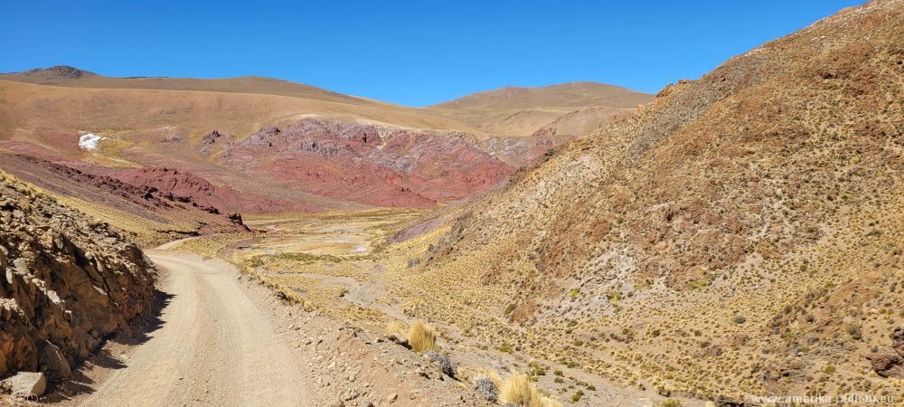 Mit dem Fahrrad über die Ruta 40 von Susques nach San Antonio de los Cobres.  