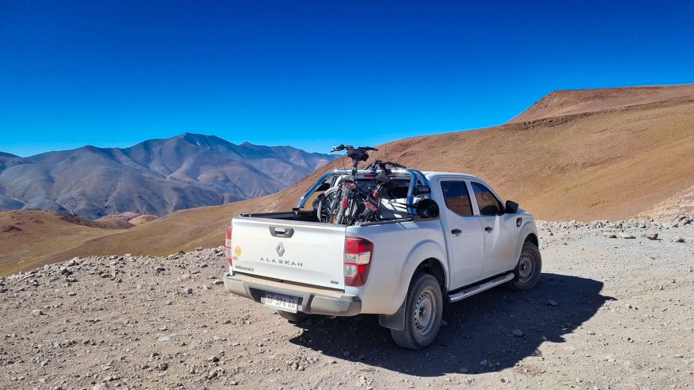 Mit dem Fahrrad von über die Ruta40 von San Antonio de los Cobres über den Abra del Acay nach La Poma.   