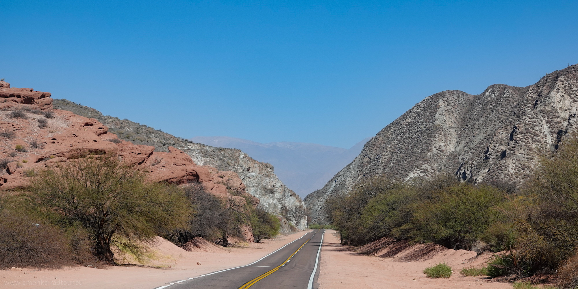 Mit dem Fahrrad über die Ruta 68 von Cafayate nach Norden.  