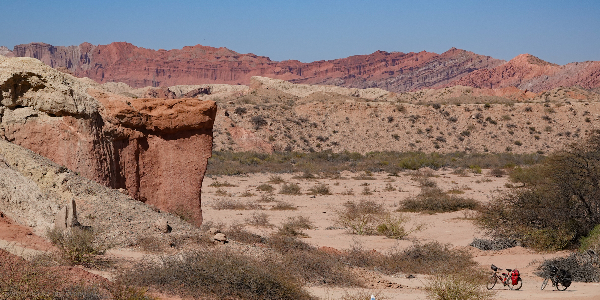 Mit dem Fahrrad über die Ruta 68 von Cafayate nach Norden.   