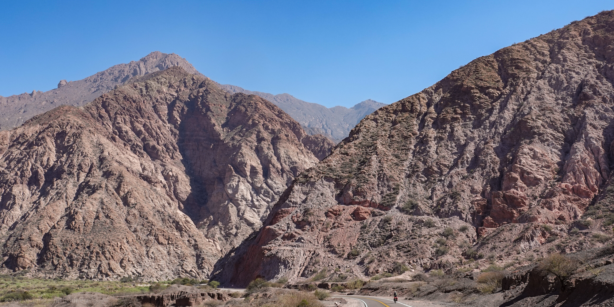 Mit dem Fahrrad über die Ruta 68 von Cafayate nach Norden.   