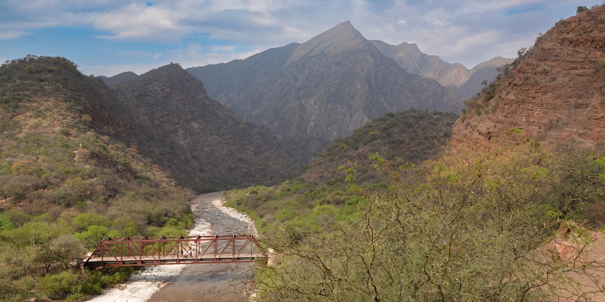 Mit dem Fahrrad über die Ruta 68 von Cafayate nach Norden.   